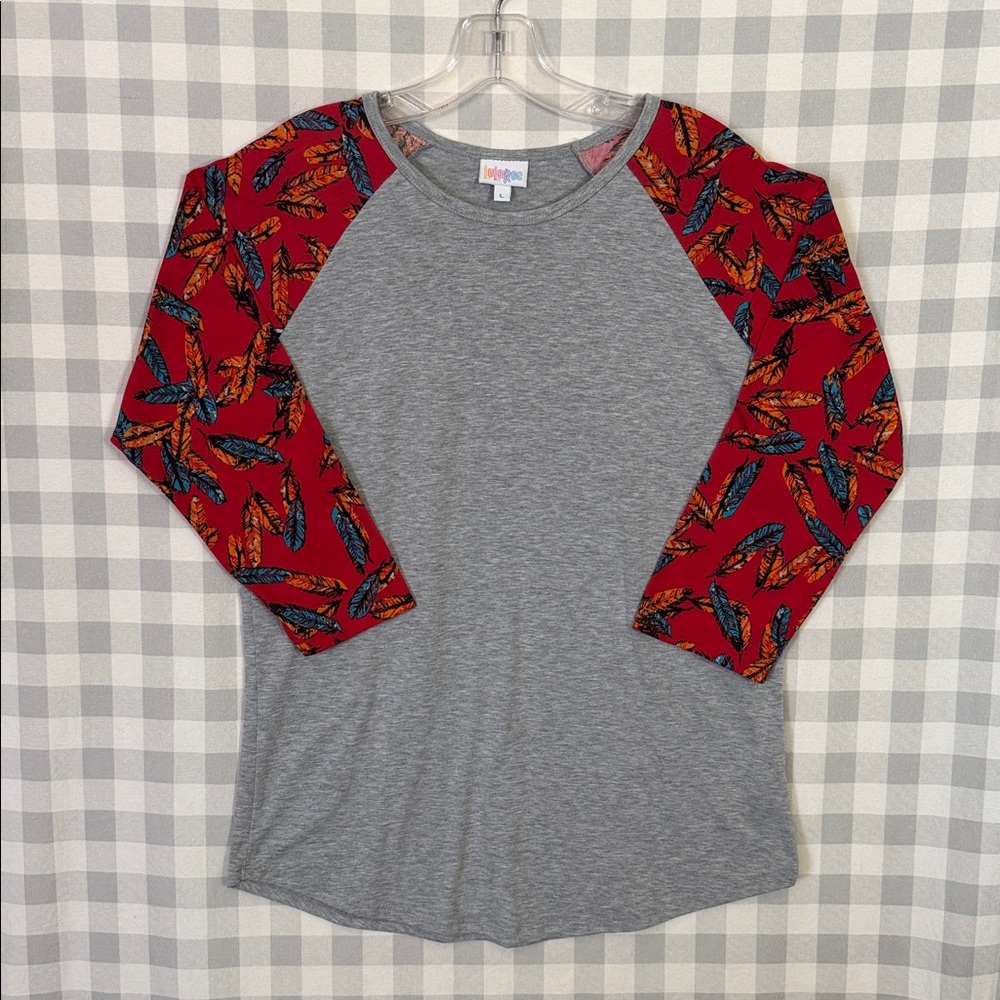 LuLaRoe Randy Raglan Knit Shirt, Size L, Gray/Red Feathers